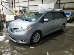 Toyota Sienna XLE 3.5L 6 2016