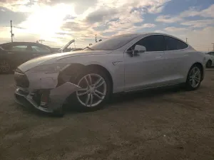 Tesla Model S 2014