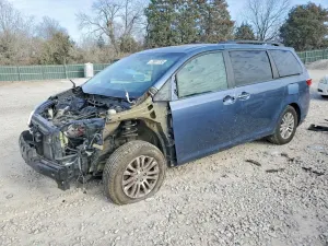 Toyota Sienna XLE 3.5L 6 2016