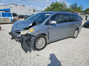 Toyota Sienna XLE 3.5L 6 2014