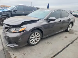 Toyota Camry LE 2.5L 4 2020