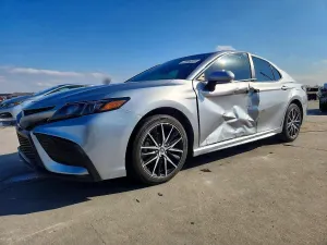 Toyota Camry SE 2.5L 4 2022