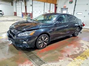 Nissan Altima SV 2.5L 4 2022