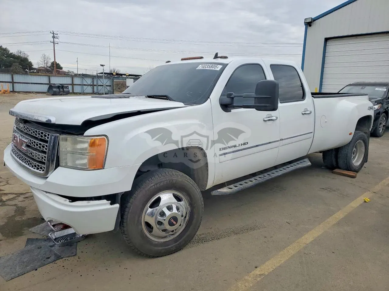GMC Sierra K3500 DENALI 6.6L 8 2013