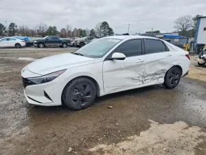 Hyundai Elantra SEL 2.0L 4 2023