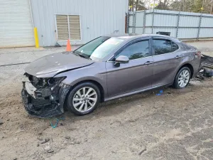 Toyota Camry LE 2.5L 4 2022