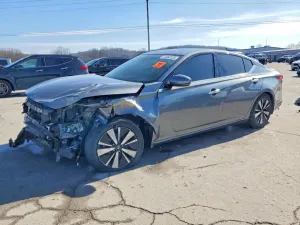 Nissan Altima SL 2.5L 4 2021