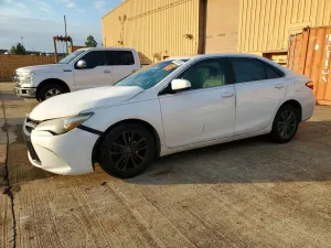 Toyota Camry LE 2.5L 4 2015