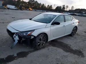 Nissan Altima SR 2.5L 4 2022