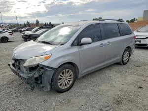 Toyota Sienna XLE 3.5L 6 2016