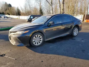 Toyota Camry LE 2.5L 4 2020