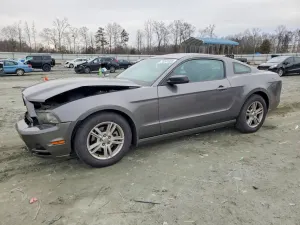 Ford Mustang 3.7L 6 2013