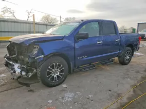 Nissan Titan SV 5.6L 8 2021