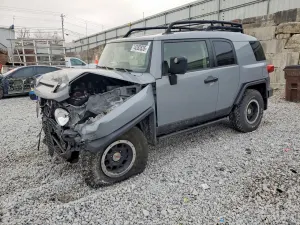 Toyota FJ Cruiser 4.0L 6 2013