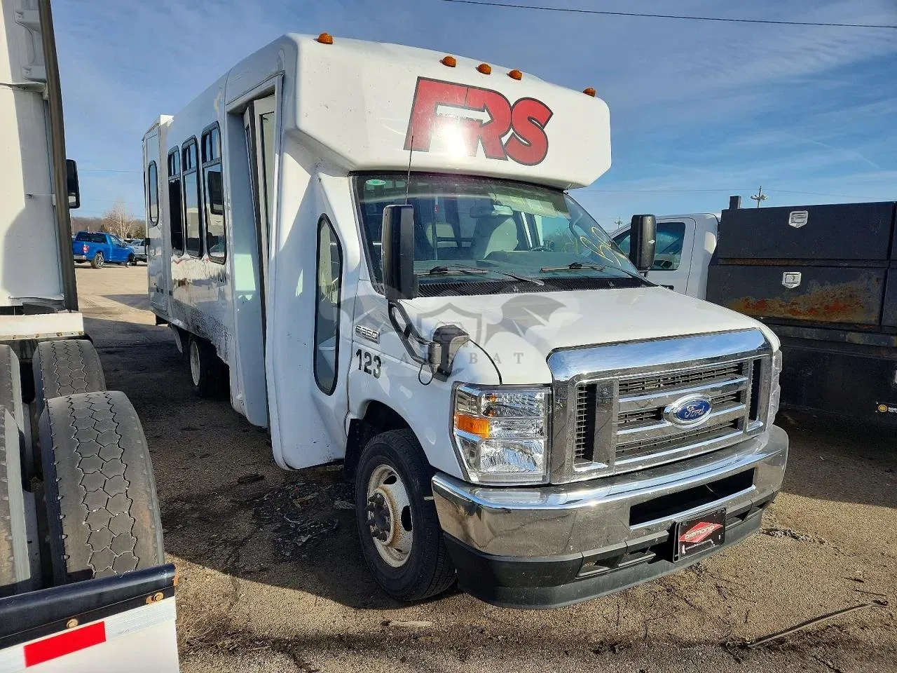 Ford Econoline E350 SUPER DUTY CUTAWAY VAN 7.3L 8 2023
