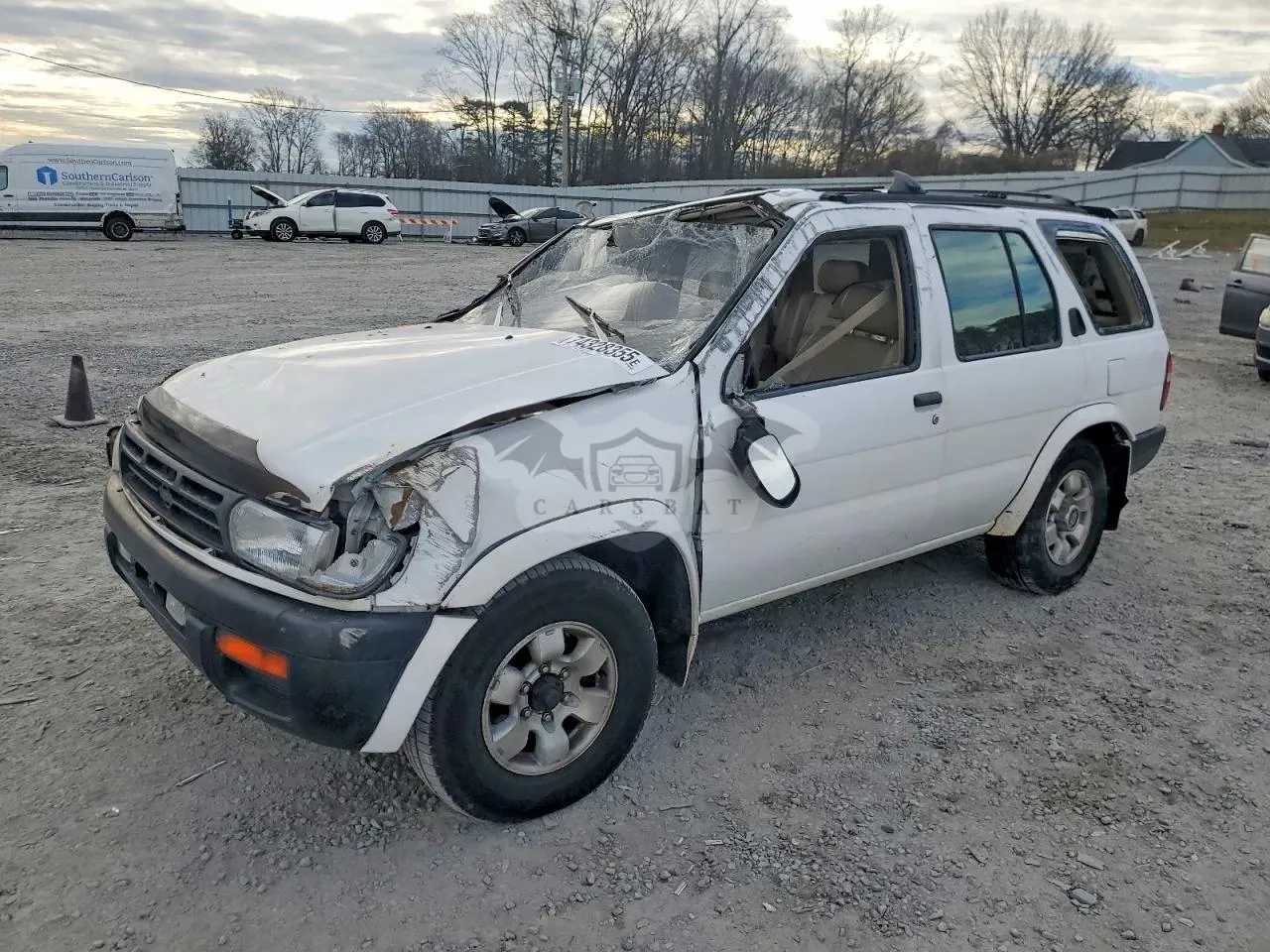 Nissan Pathfinder LE 3.3L 6 1999