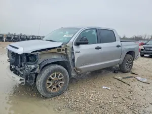 Toyota Tundra CREWMAX SR5 5.7L 8 2015