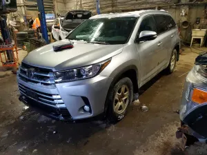 Toyota Highlander 3.5L 6 2017