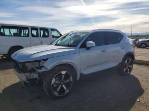 Volvo XC40 T5 MOMENTUM 2.0L 4 2020