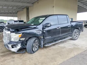 Nissan Titan SV 5.6L 8 2017