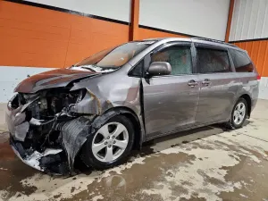 Toyota Sienna 3.5L 6 2014