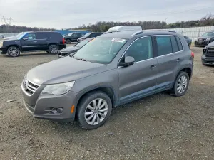 Volkswagen Tiguan S 2.0L 4 2011