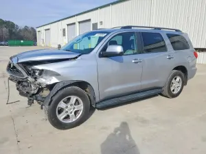 Toyota Sequoia SR5 5.7L 8 2015