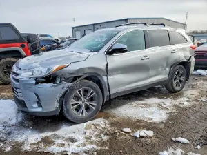 Toyota Highlander LE 3.5L 6 2019