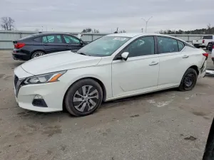 Nissan Altima S 2.5L 4 2020