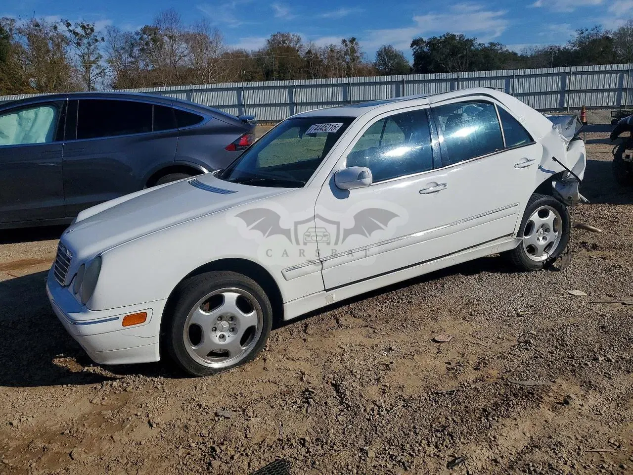 Mercedes-Benz E 4.3L 8 2000