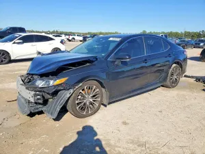 Toyota Camry SE 2.5L 4 2020