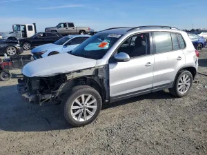 Volkswagen Tiguan S 2.0L 4 2017