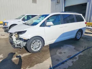 Toyota Sienna 3.5L 6 2014