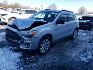 Mitsubishi Outlander ES 2.0L 4 2015