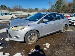 Ford Focus SE 2.0L 4 2014