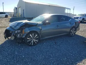 Nissan Altima SR 2.5L 4 2021