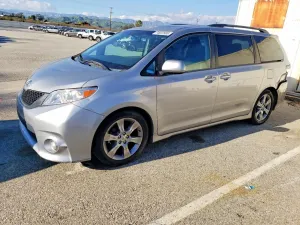 Toyota Sienna SPORT 3.5L 6 2012