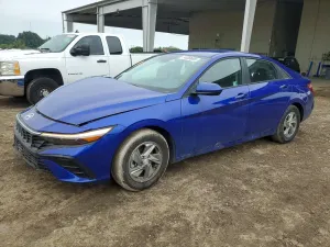Hyundai Elantra SE 2.0L 4 2025
