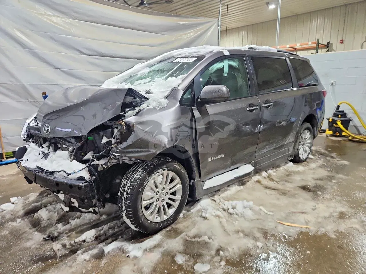 Toyota Sienna 3.5L 6 2016