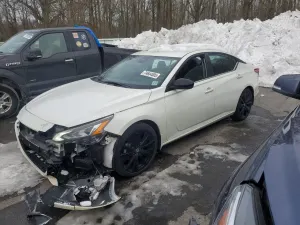 Nissan Altima SR 2.5L 4 2022