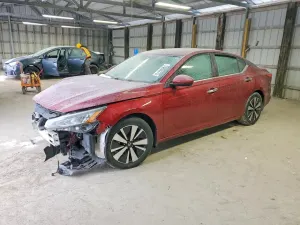 Nissan Altima SV 2.5L 4 2021