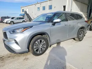 Toyota Highlander XLE 3.5L 6 2020