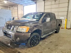 Nissan Titan S 5.6L 8 2014