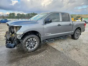 Nissan Titan S 5.6L 8 2017