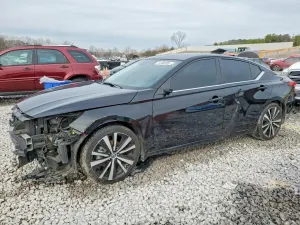 Nissan Altima SR 2.5L 4 2022