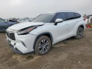 Toyota Highlander HYBRID XLE 2.5L 4 2022