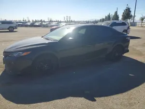 Toyota Camry SE 2.5L 4 2020