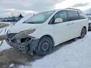 Toyota Sienna 3.5L 6 2015