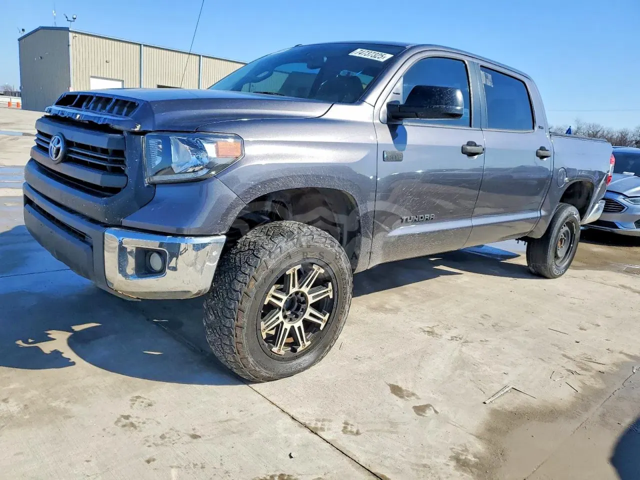 Toyota Tundra CREWMAX SR5 5.7L 8 2017