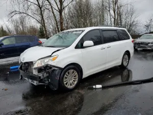 Toyota Sienna 3.5L 6 2014